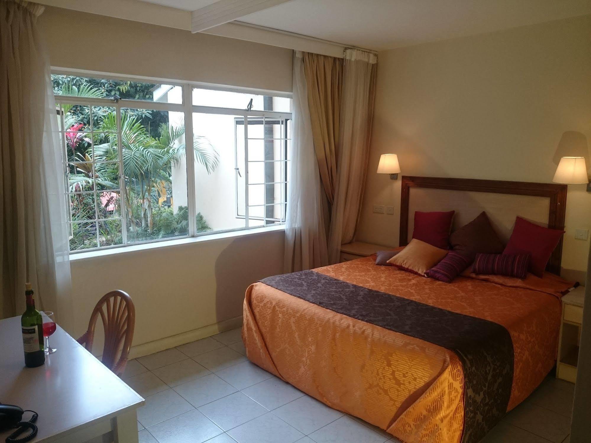 Hotel Riverview Westlands Найроби Экстерьер фото